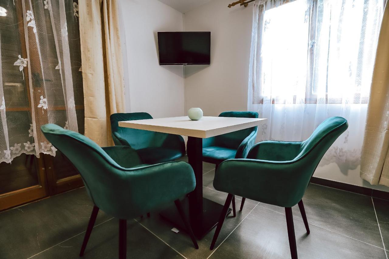 Chaty A Apartmany Hracholusky Kemp Kosatka Pnovany المظهر الخارجي الصورة
